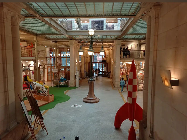 【タンタンに会える場所📚】ベルギー漫画センター（Centre Belge de la Bande Dessinée）