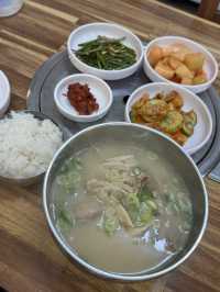 韓国/ソウル【弘大】芸能人も訪れる鶏コムタン