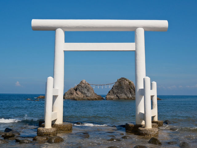 踏浪夕陽間，感受永恆的祝福：福岡糸島二見浦夫妻岩之心靈行旅