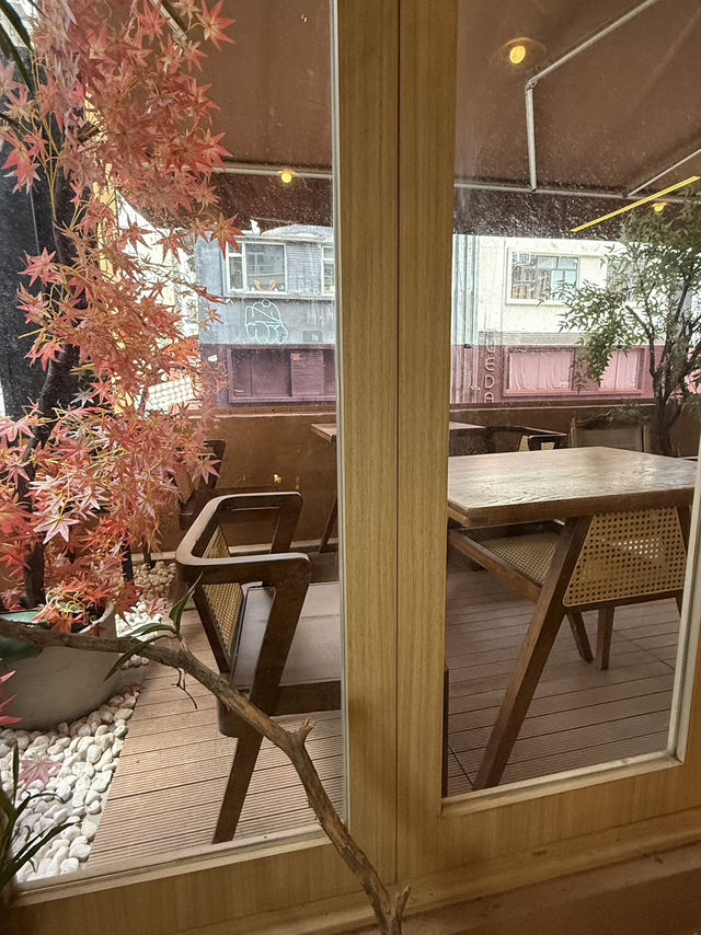 銅鑼灣文青打卡地！Vol.1 Cafe隱世手工麵🍝玫瑰花果茶chill爆一角