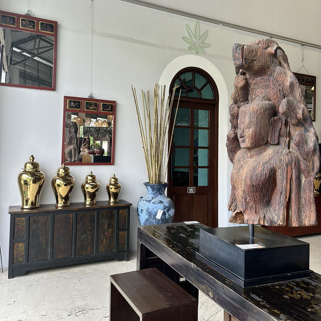 🪑ของตกแต่งบ้านสวย ๆ และโชว์รูมเฟอร์นิเจอร์ครบครัน