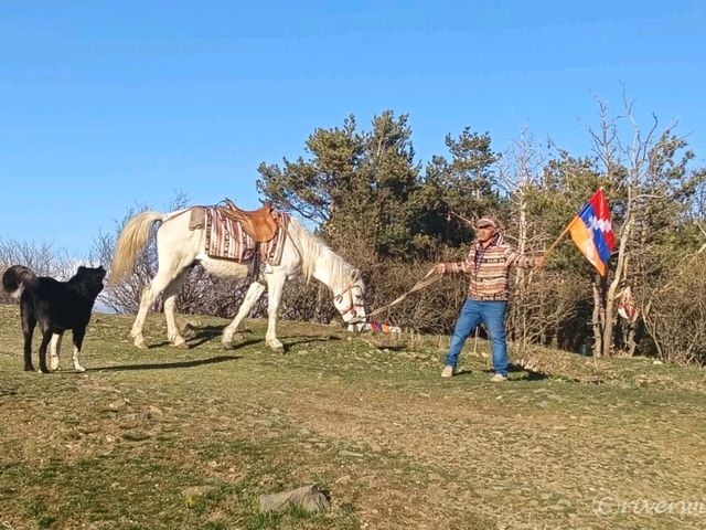 【アルメニア】セヴァン湖畔に立つ修道院「セヴァナヴァンク」