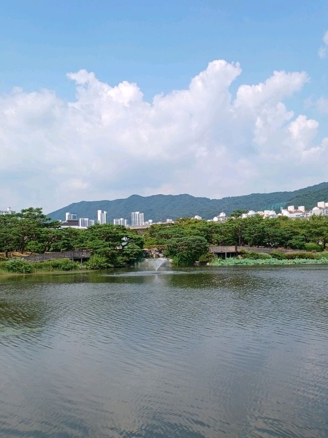 산책하기 좋은 연지공원