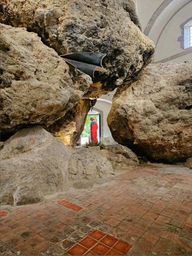 聖米格爾隱修院是值得參觀的奇特地方之一 聖米格爾隱修院是值得參觀的奇特地方之一