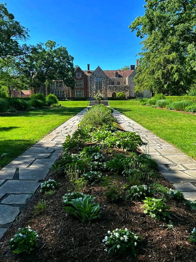 🌸 Salisbury House & Gardens – A Hidden Gem in Des Moines 🌸
