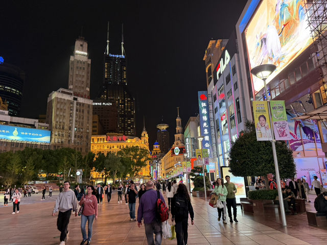 ถนนคนเดินหนานจิง (Nanjing Road Pedestrian Street) 