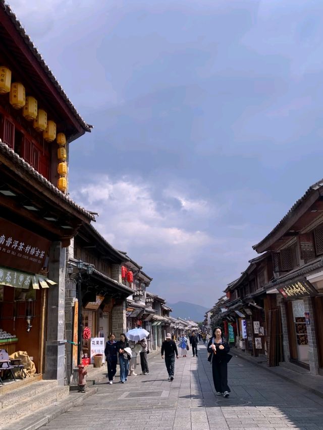 Erhai Lake Wonders and Amazing: Nature, Culture, and Calm