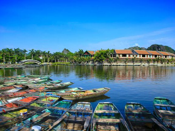 🌿 1 Day in Ninh Binh – The “Halong Bay on Land” Adventure 🚣‍♀️✨