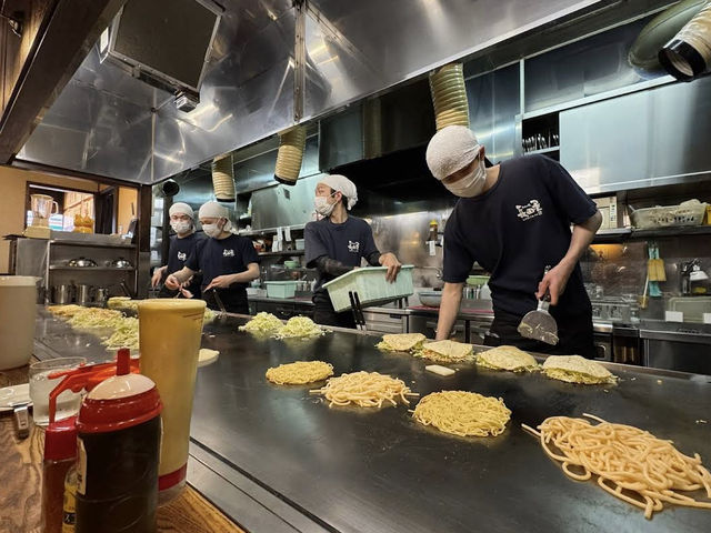 🍽️ Nagataya — The Soul of Hiroshima’s Okonomiyaki Tradition