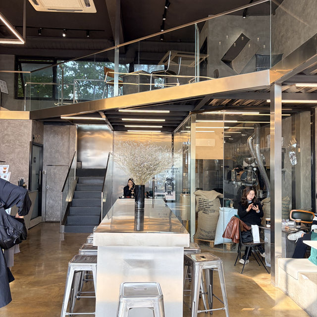 (칭다오청양카페) 칭다오 청양 커피맛집 GOLDEN CAFFE戈登咖啡(万科魅力新城店)