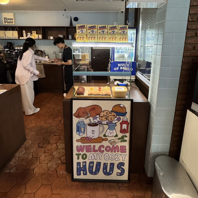 曼谷室內臘腸狗咖啡廳打卡必去🐶