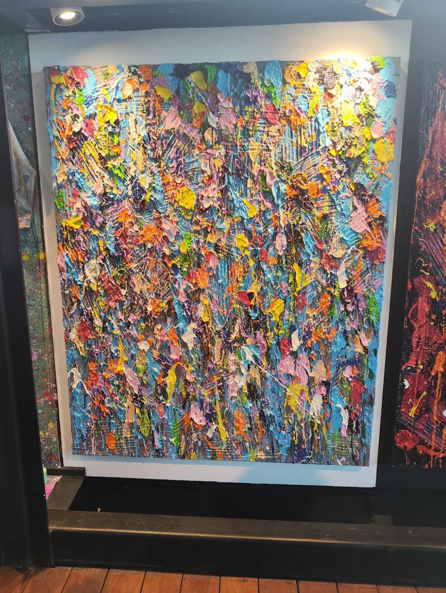 🎨 Fluctuart — Paris’s Floating Hub of Urban Art