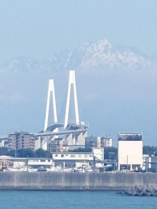 Majestic Scenery: The Shinminato Bridge and the Dreamlike View of the Tateyama Mountain Range