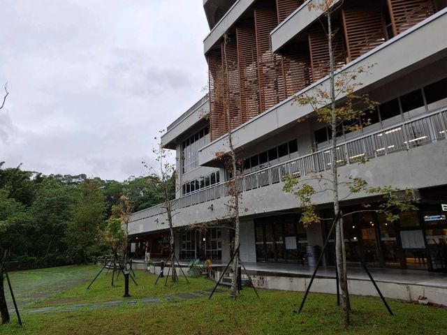 政大達賢圖書館是政治大學近年最具代表性的校園地標之一,以現代感十足的建築設計,重新定義大學圖書館的樣貌 政大達賢圖書館是政治大學近年最具代表性的校園地標之一,以現代感十足的建築設計,重新定義大學圖書館的樣貌