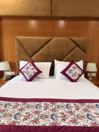 Hotel Anand International: Decent, No Frill Stay