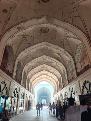 Imperial Grandeur Under Sandstone Walls: A Journey Through Time at Delhi’s Red Fort