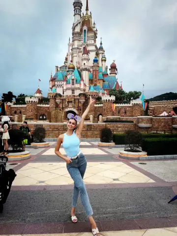 A Journey into a Fairy Tale for $100. Disneyland in Hong Kong.