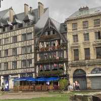 รูอ็อง (ฝรั่งเศส: Rouen)