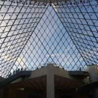 Louvre: World's Largest Art Museum 