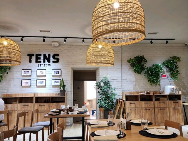 여행중이라면 빠질 수 없는 국뽕!! 한식당.. "TENS"