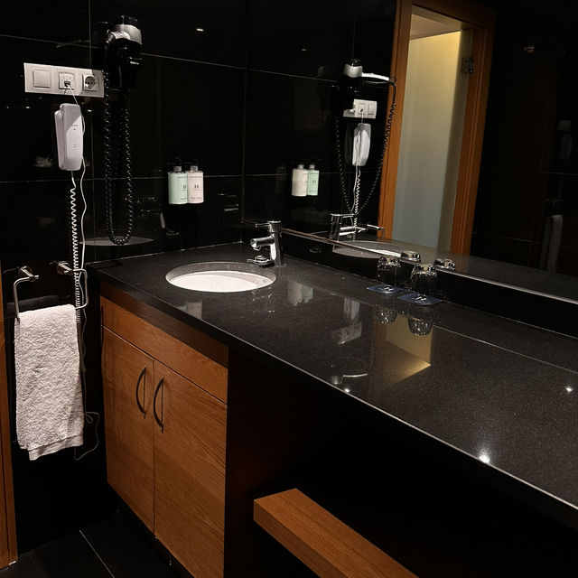 Incredibly affordable 5⭐️ apartment stay in Barcelona!
