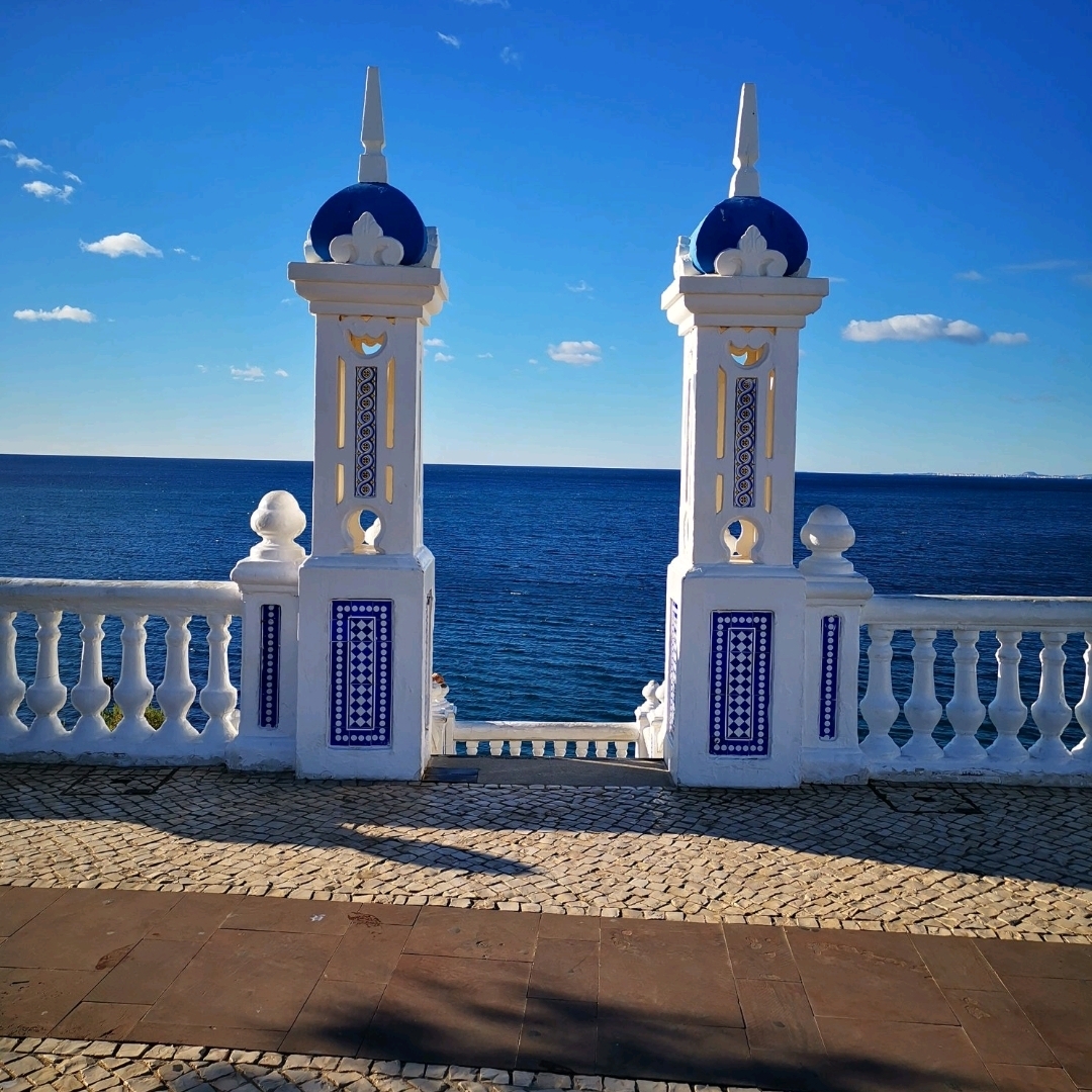 Benidorm: ที่ที่ชีวิตในเมืองที่มีชีวิตชีวาพบกับเสน่ห์ของชายฝั่ง