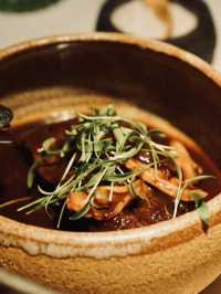 London | The attractive restaurant with green plants in Mayfair