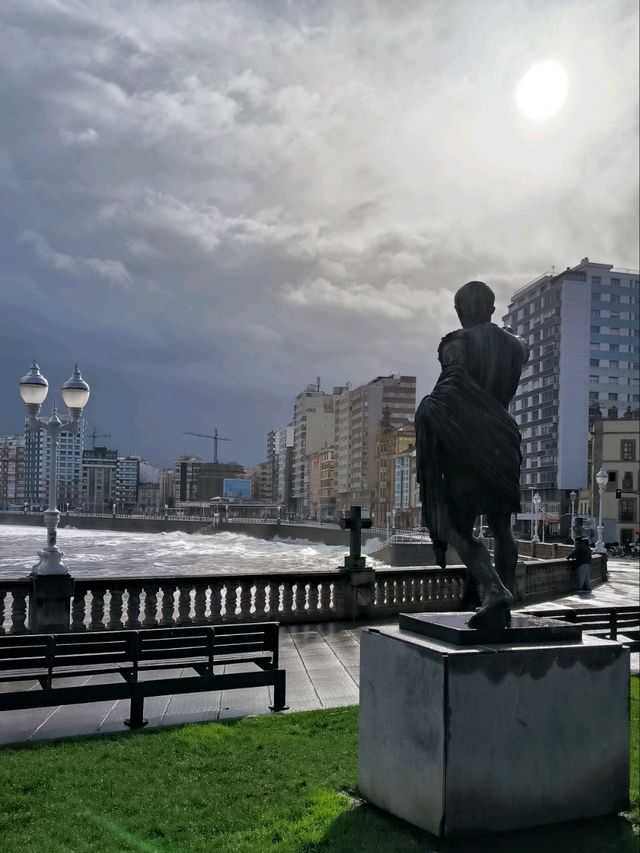 🌆 Discovering the Charm of Gijón! 🏛️✨