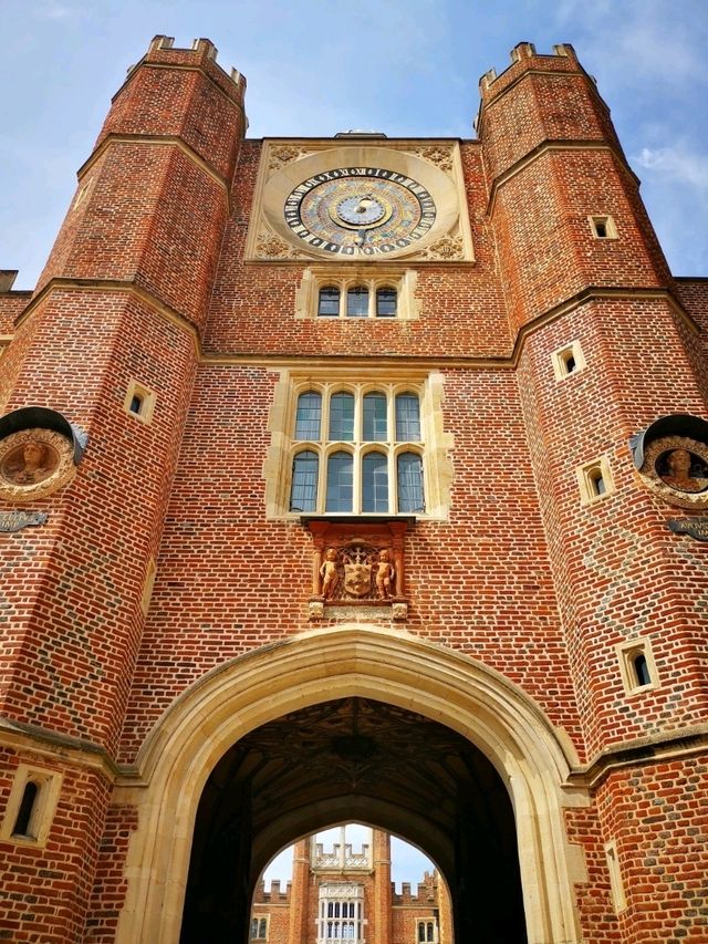 Hampton Court Palace: Royal Tales and Timeless Beauty