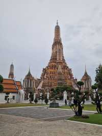 Bright lights, bustling streets, and unbeatable street food – Bangkok never sleeps.
