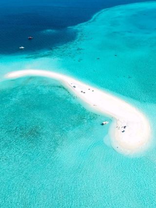 Maldives Snorkeling: Dive into a Colorful Underwater Paradise