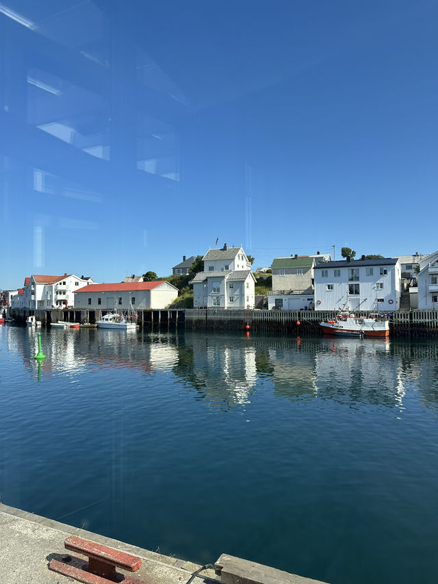 【漢寧斯菲爾Henningsvaer餐廳推介，配上一流風景和美食】