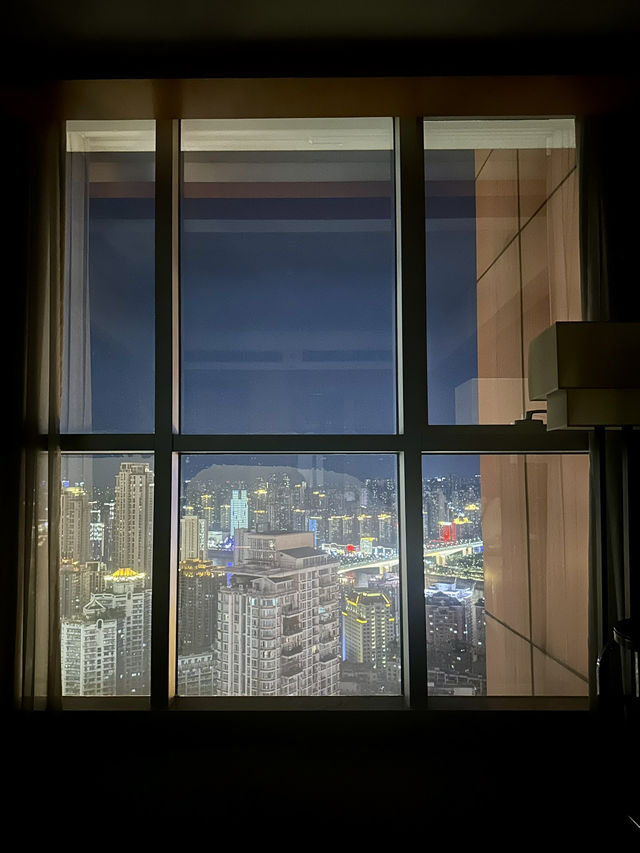 Affordable luxury stay in the heart of Chongqing (with breathtaking views!)