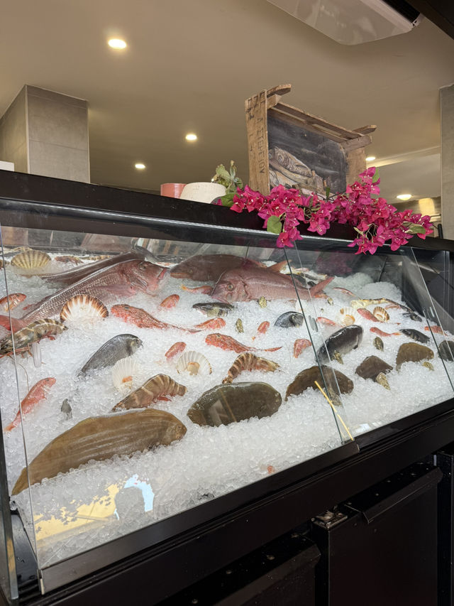 Dining at Ammoudi Fish Tavern: Seafood Dreams & Sunset Vibes 🌅