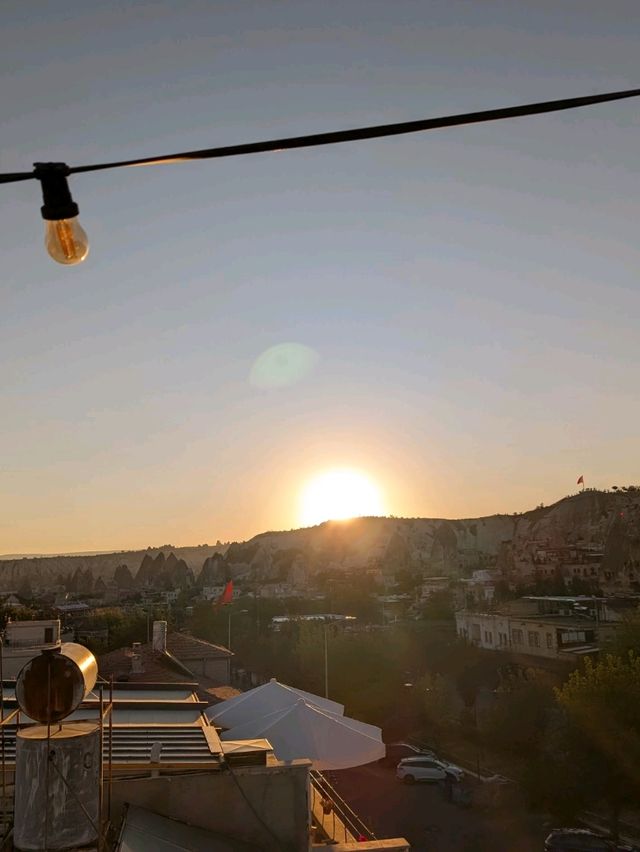 Ultimate Göreme Getaway: Sunrise, Hot Air Balloons, & Cave Cafes 🏜️🎈