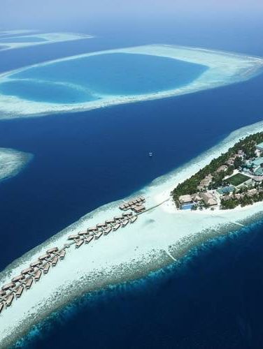 Snorkeling at Vilamendhoo — Where the Ocean Reveals Its Wild Heart