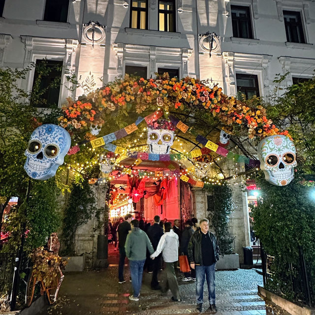 Fall colors in Budapest 