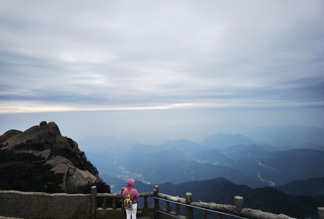 天柱一峰擎日月，單論風景，古南嶽勝過今南嶽