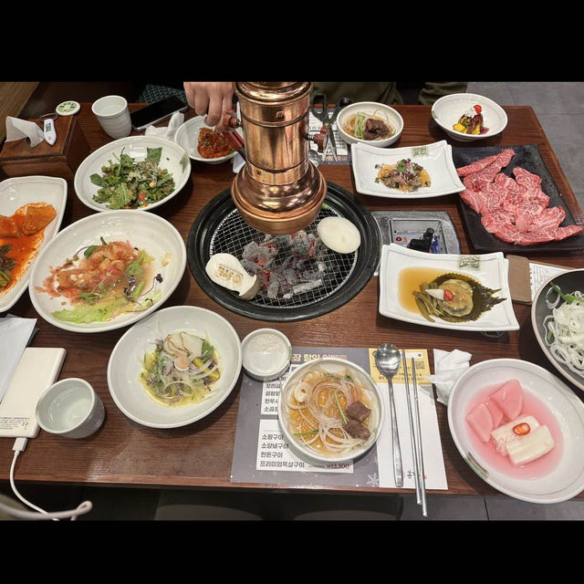 대한민국 명장 셰프의 손맛이 담긴 고기를 맛볼 수 있는 <훈장골>