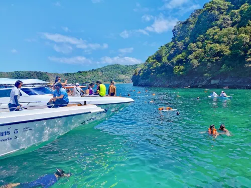 เกาะพีพีเล็กในอ่าวมายาเป็นสถานที่ถ่ายทำภาพยนตร์ 'ชายหาด' คุณควรมาที่นี่