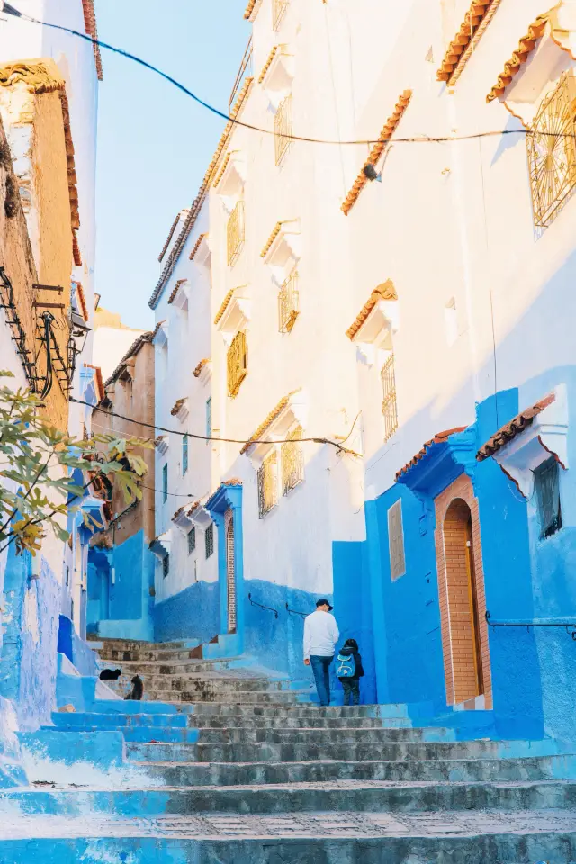 모로코 셰프샤우엔의 푸른 색상의 세계