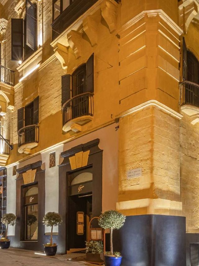 🌟 Valletta's Hidden Gem: Luxe Stay & Views 🌟