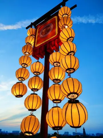 โคมไฟสวยงามในเมืองเจิ้งติ้ง