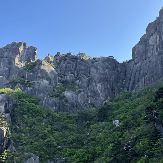 Discover the Enchanting Huangshan Mountains: A Year-Round Gem in Anhui Province