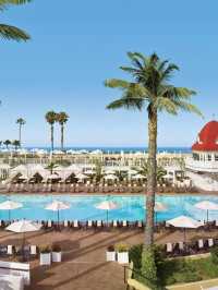 🌴🛏️ Coronado's Coastal Charm: Beachside Bliss & Luxury 🌊