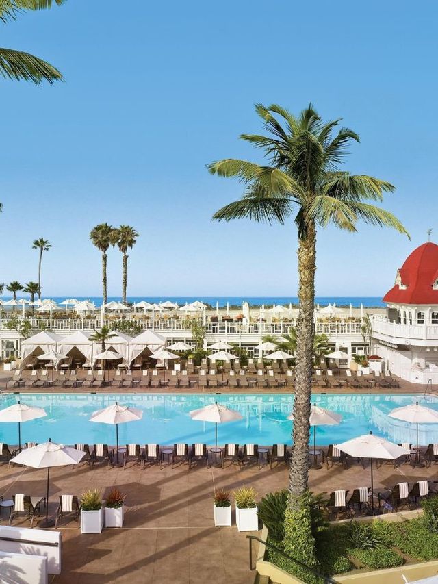 🌴🛏️ Coronado's Coastal Charm: Beachside Bliss & Luxury 🌊