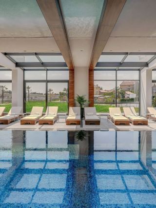 盡享時尚放鬆：斯維倫格勒的 Merit Grand Mosta Spa Hotel & Casino
