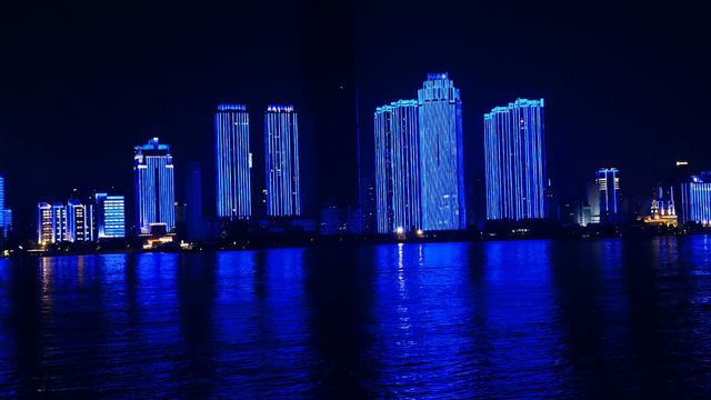 武漢長江兩岸的夜景實在是太美了！讓人過目難忘！