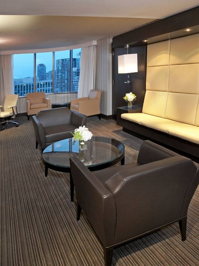 🌟 Toronto's Top Stay: Hyatt Regency's City Charm 🌟