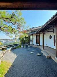 這酒店頂樓竟然隱藏著蘇式山景園林。
